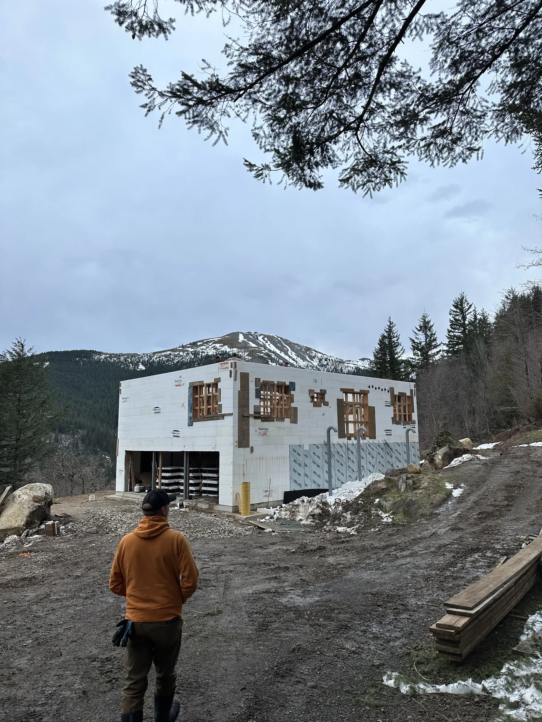 Mountain and snow-country builds